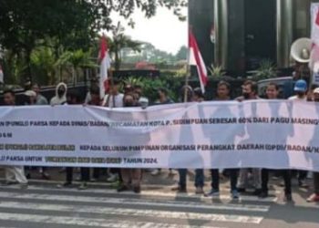 Mantan Pj Wali Kota Sidimpuan Letnan Dalimunthe Didemo di KPK