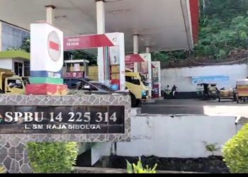 Truk Curi BBM Bersubsidi Bikin Macet, Mandor SPBU Sibolga Banyak Mengelak