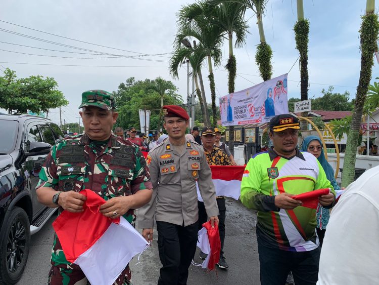 Menyambut Hari Kemerdekaan RI ke 79 Kapolsekta Kisaran bersama Forkofimcam adakan Pembagian Bendera Merah Putih