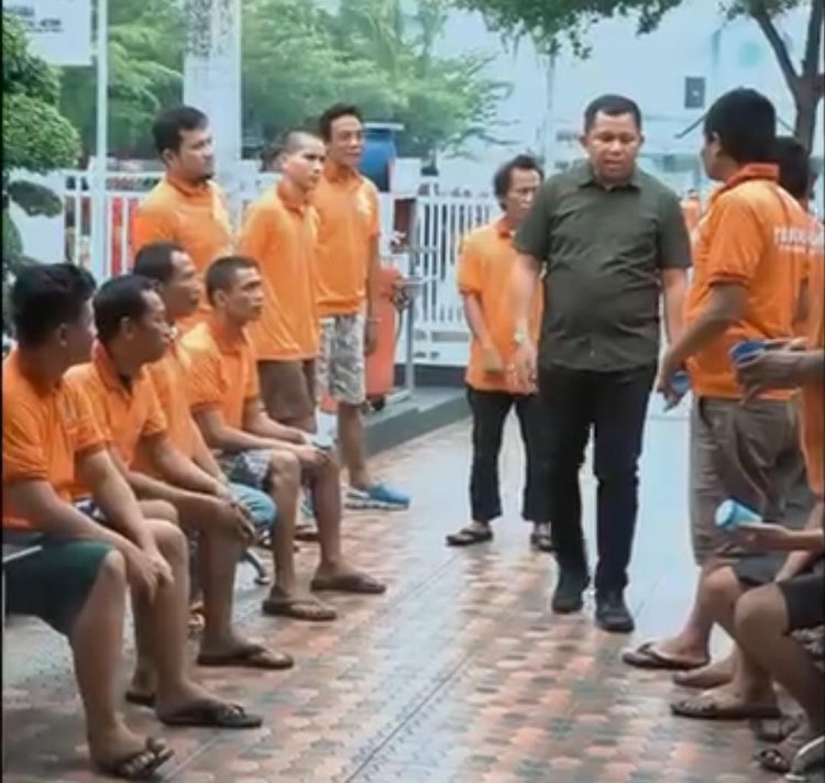 Tes Urine Secara Berkala Terhadap Warga Binaan Rutan Kelas I Medan Berantas Narkoba Diawasi oleh Kepala Pengamanan Rutan (Ka. KPR)