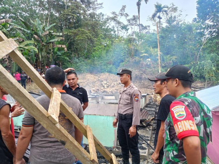 Rumah Terbakar di Desa Banua Sibohou II Kecamatan Alasa, 1 Orang Meninggal Dunia