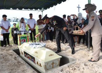 Polres Tanjung Balai Melaksanakan Upacara Pemakaman Anggotanya