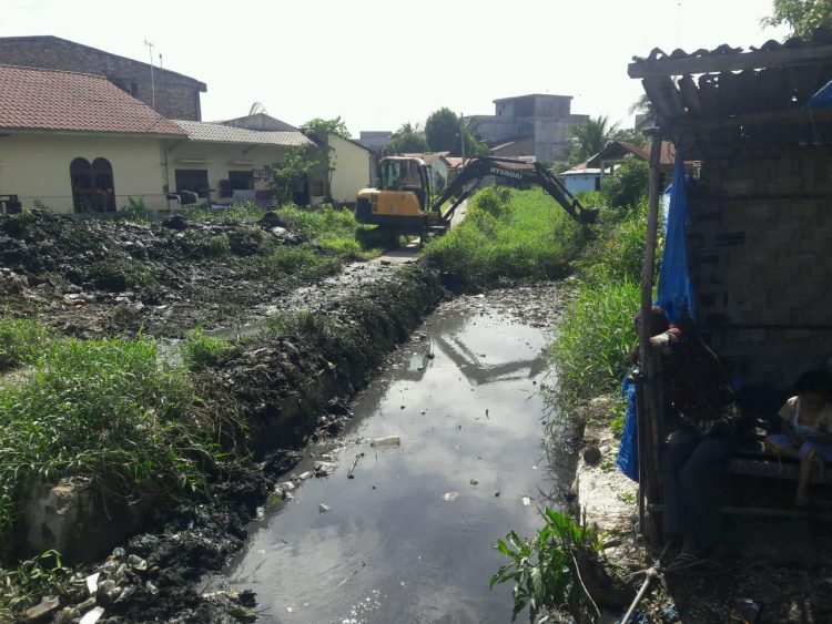 Gotong Royong Massal PJ Bupati Batu Bara Turunkan Alat Berat