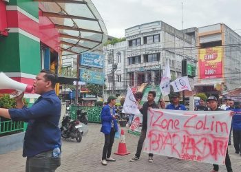 Unjuk Rasa di Irian Supermarket Kisaran, Buruh iZone Tuntut Hak PHK