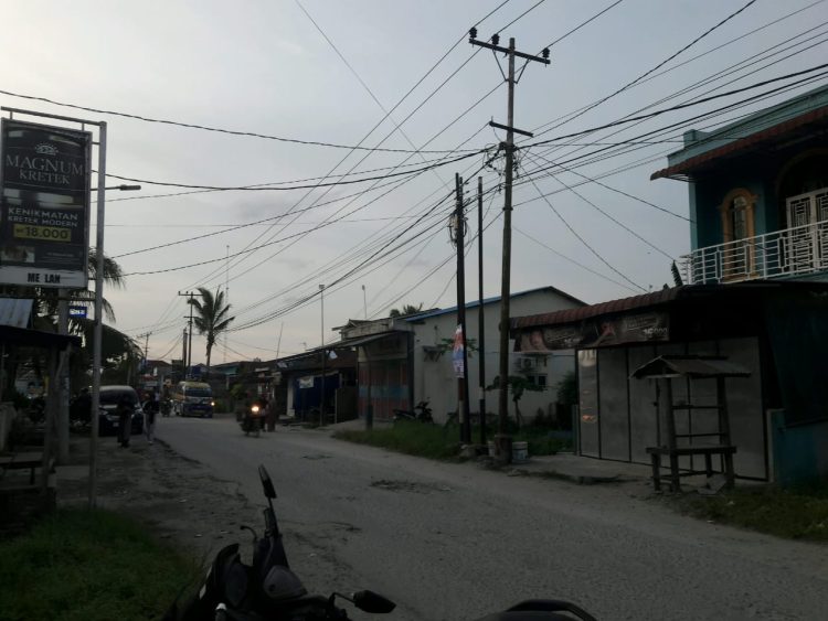 Minim Lampu Penerangan Jalan Ibu Kota  Kecamatan Medang Deras Gelap