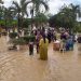 Di Tengah Genangan Air Banjir yang Belum Surut Pemungutan dan Penghitungan Suara Susulan di Piasa Ulu Kecamatan Tinggi Raja Berjalan Lancar