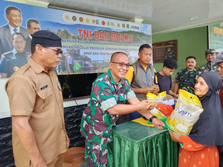 Koramil 401-04 Bayung Lencir Bersama Bulog Gelar Beras Murah, Warga Antusias Serbu Program Pangan Murah