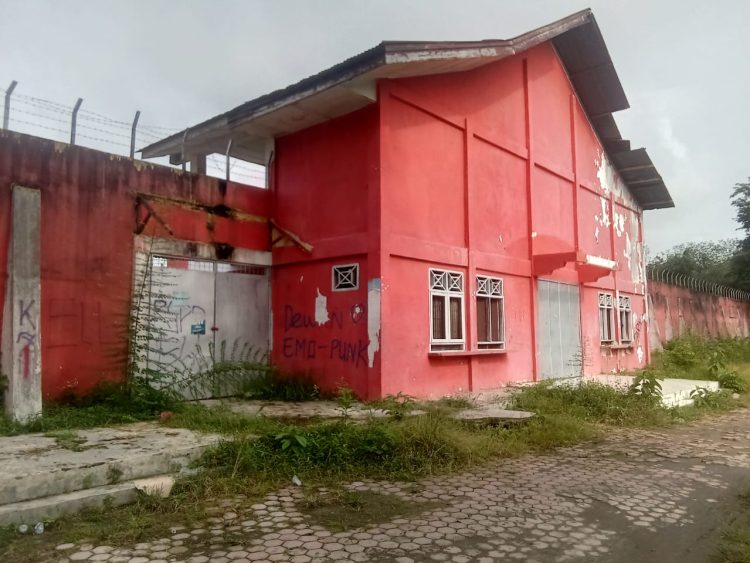 Rehabilitasi Stadion Mutiara Kisaran Rp1,2 Miliar Dinilai Asal Jadi, Taman Sekitar Terbengkalai