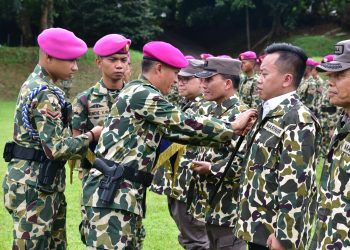 Danpasmar 1 Sematkan Brevet Kehormatan Kaveleri Kepada Pejabat Kejagung RI dan Kemendag RI