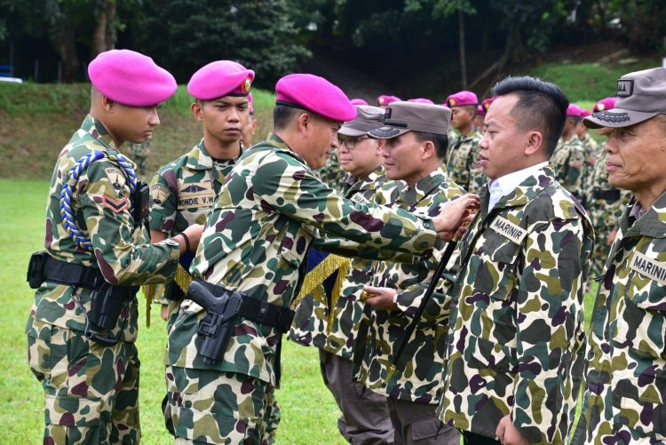 Danpasmar 1 Sematkan Brevet Kehormatan Kaveleri Kepada Pejabat Kejagung RI dan Kemendag RI