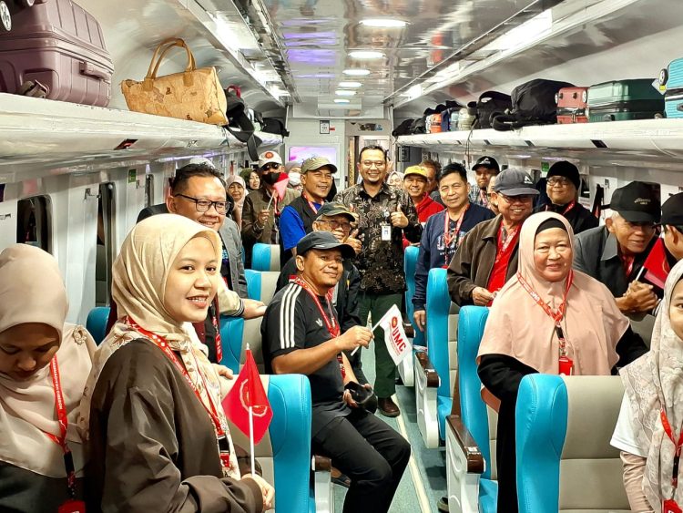 UMC Sewa Satu Kereta Penuh untuk RKAT Banyuwangi, Catat Sejarah Baru PTMA