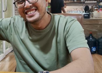 Dari Loper Koran ke Kursi Legislatif: Kisah Perjalanan Kiki Komeini