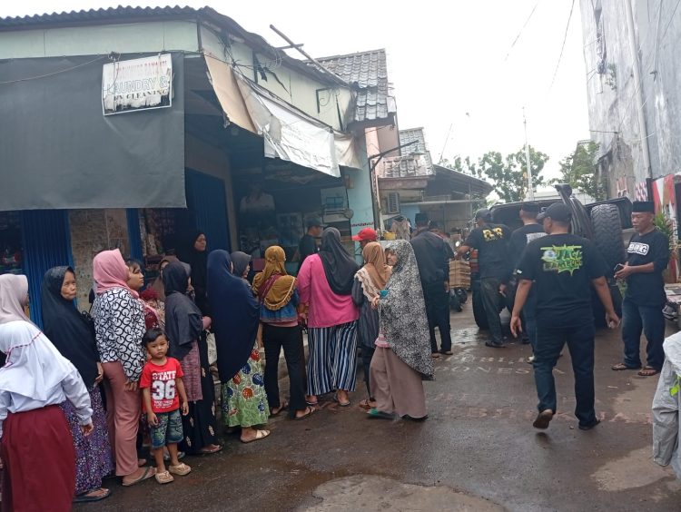 FBR Berbagi, Makan Gratis Gardu 029 di Rt 003/04.