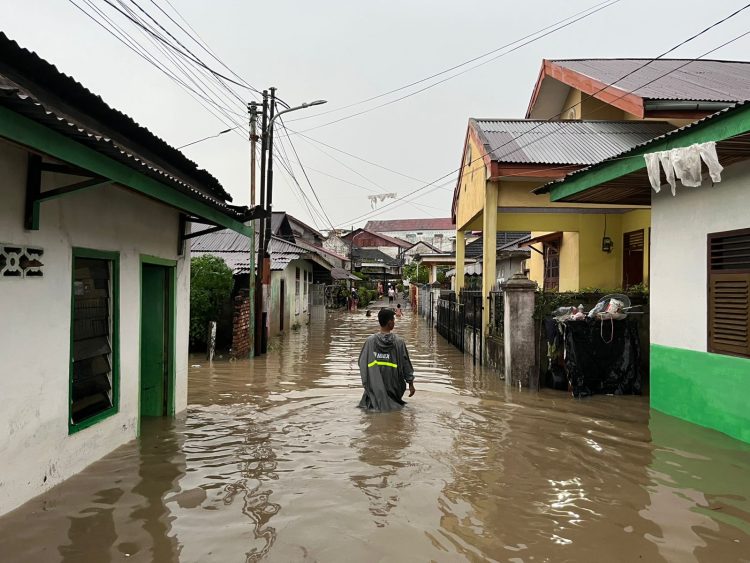 Kota Jambi Dilanda Banjir Besar Usai Hujan Singkat, WALHI Ungkap Penyebabnya