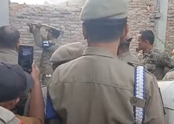 Satpol PP Asahan Bongkar Paksa Tembok Gang Setia