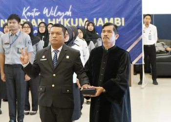 Jonson Siagian Lantik Amat Djoemadi sebagai Kabid KI Kanwil Kementerian Hukum Jambi, Perkuat Profesionalisme ASN