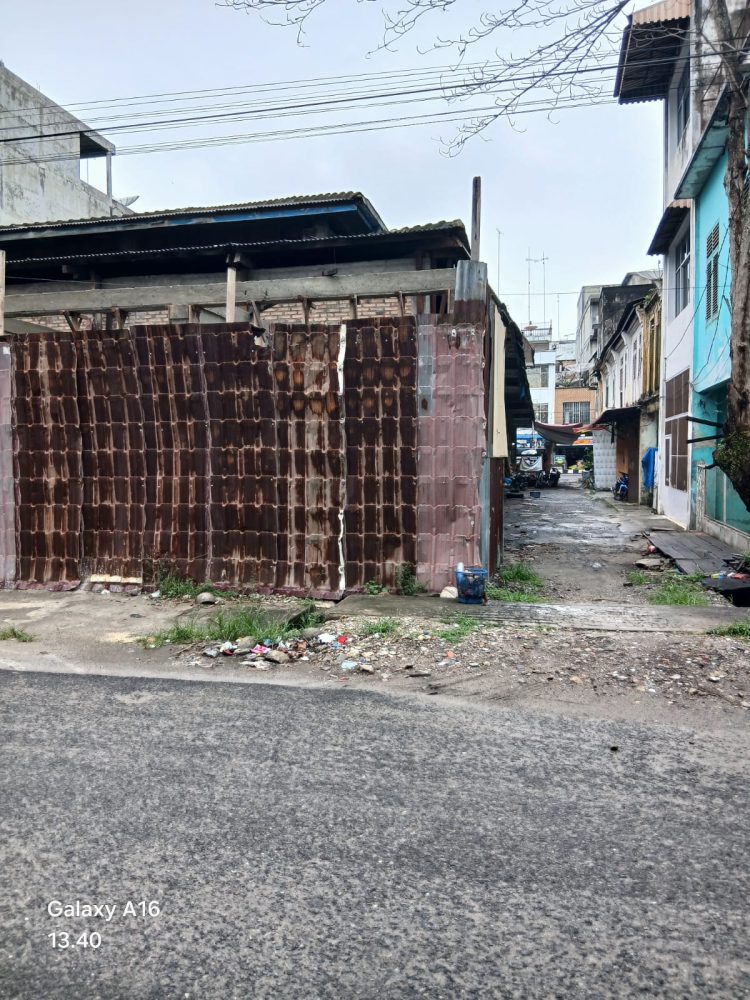 Tak Kunjung Di Bongkar Warga pertanyakan Kinerja Satpol PP Asahan