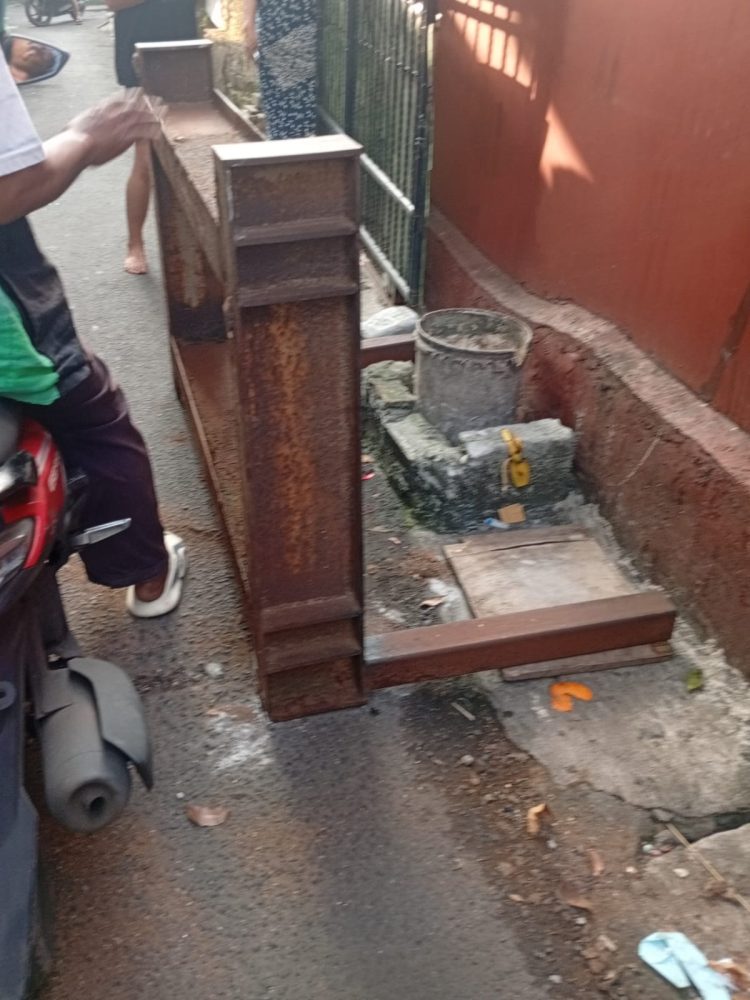 Pencurian Besi Beton Gagal di Pulogebang, Pelaku Kabur Tinggalkan Barang Bukti