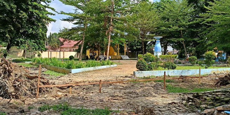 Warga Soroti Pembangunan Kantor Koperasi KDMP di Taman Mahoni
