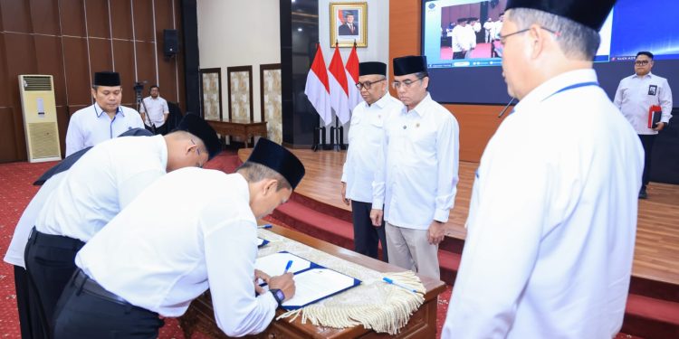 Lantik 10 Pejabat, Menaker Tekankan Penguatan K3 dan Tata Kelola yang Akuntabel