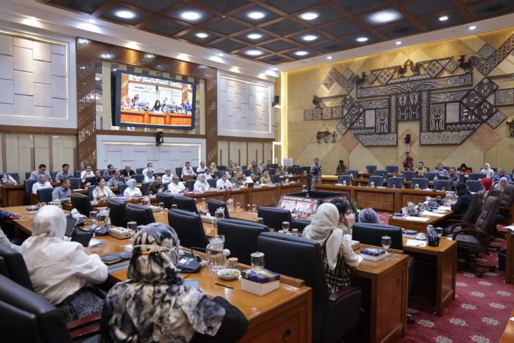 Pemerintah Serahkan DIM RUU Pelindungan Ketenagakerjaan kepada DPR