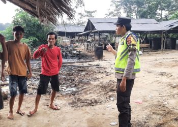 Polsek Bayung Lencir Sosialisasikan Bahaya Ilegal Drilling dan Ilegal Refinery