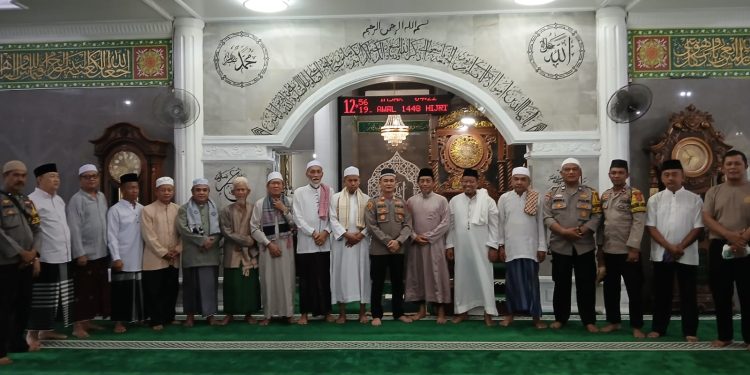 Jumat Keliling di Rawasari, Kapolsek Kotabaru Tekankan Siskamling dan Bahaya Narkoba