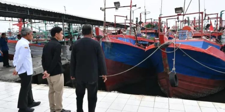 Tindak Lanjuti Keluhan Nelayan, Wapres Tinjau Langsung Pendangkalan Sungai di Cilacap